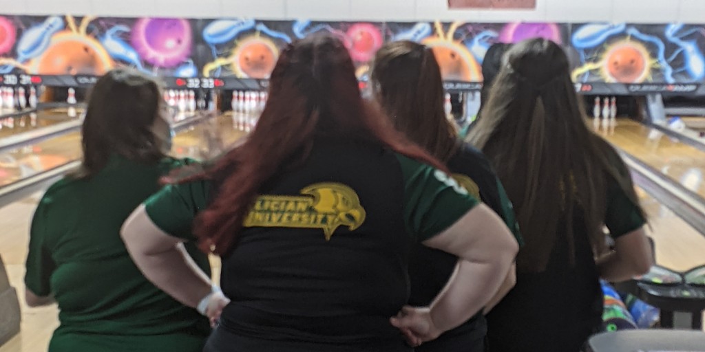 FelicianUSports's tweet photo. We have #ReturnedToPlay!
#Felician W-BOWLING halfway thru its first match today, vs. Caldwell in Lodi.
First intercollegiate competition for Golden Falcons in any sport since 3/13/20!
Welcome back! https://t.co/noZJ8ZZx16