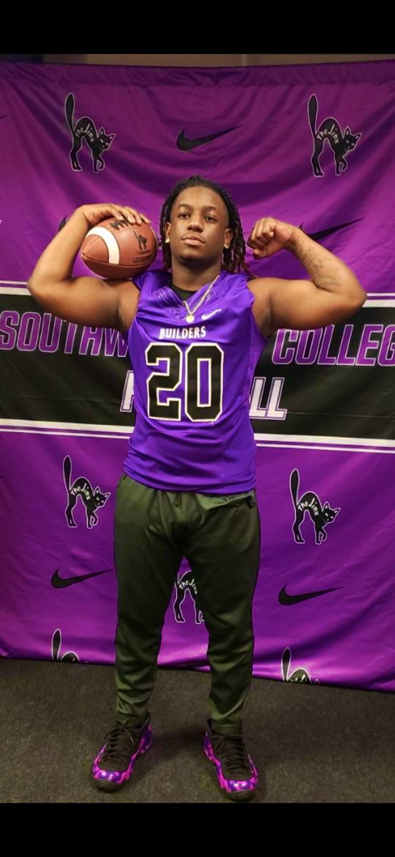 domo208's tweet photo. Had a great visit yesterday at Southwestern College🐈‍⬛💜🖤 @CoachStrongSC https://t.co/OiMxr75lU4