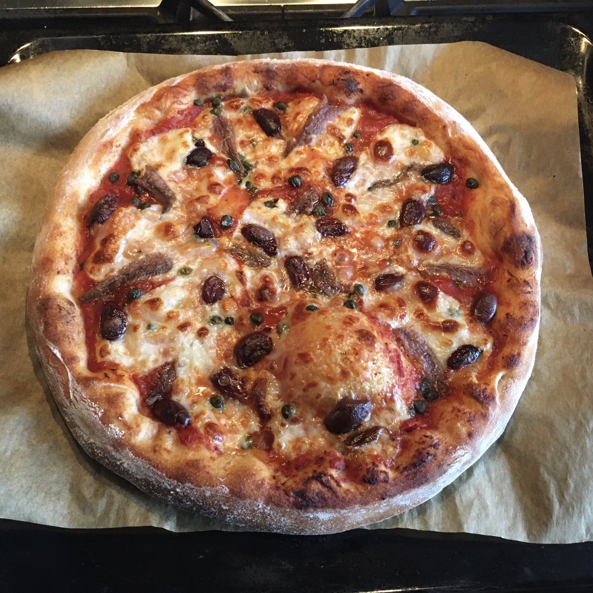 lenampolska's tweet photo. My first homemade sourdough pizza with anchovies, capers and black olives. #foodporn #baking #pizza #homemade #sourdough https://t.co/qvCBa95EPn