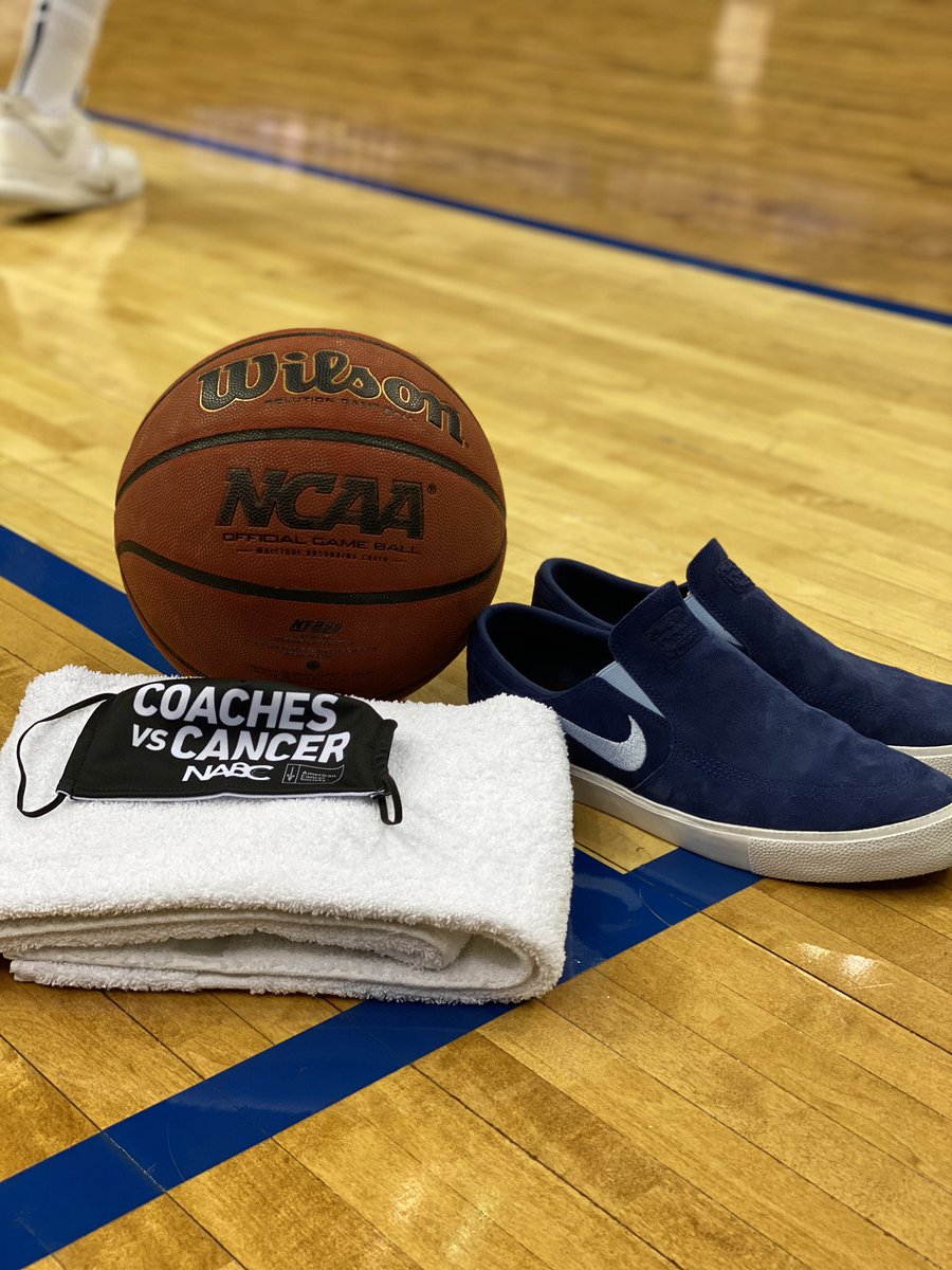 CoachJayWright's tweet photo. Always an honor to be a part of #SuitsAndSneakers week supporting @CoachesvsCancer and their mission . https://t.co/qkqphMQdJB