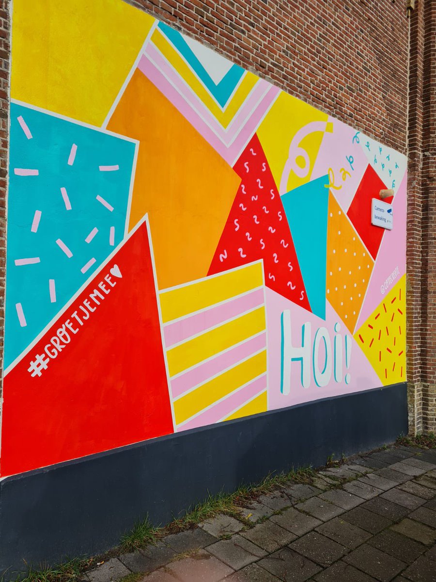 Hoe vet een echte <a href="/groetjemee/">groetjemee</a> muur 😍🙋‍♀️ Made by <a href="/cotecreate/">Cotecreate</a> Thanks to @writersblockmurals en @serge_hollander ❤️ 
Daar ben ik toch wel een beetje stil van... 
.
.
.
#mural #groetjemee #leeuwarden #art #muurschildering #werkendemama #wurkjendemem #communicatie