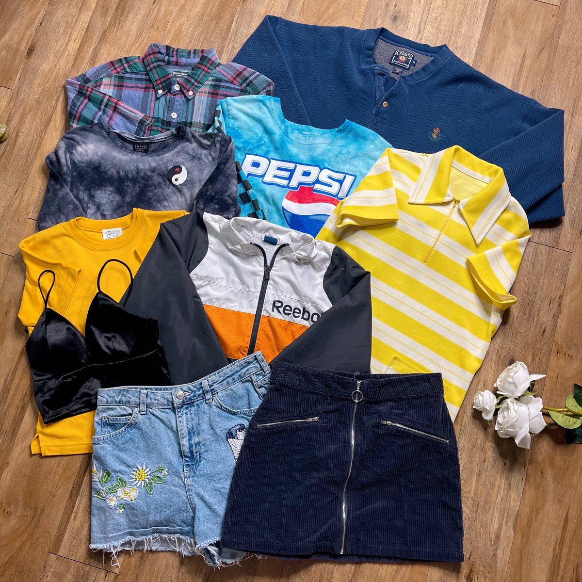PopsikleShop's tweet photo. Helping you create a hand-selected thrifted & vintage wardrobe is what we do.๐๐๐ปโโ๏ธโป๏ธ #grunge #cottagecore #stylesession #thriftstyle #styleinspo https://t.co/kzeySyv37b
