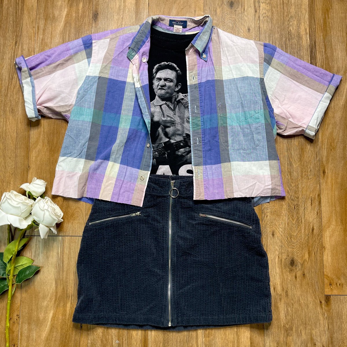 PopsikleShop's tweet photo. Helping you create a hand-selected thrifted & vintage wardrobe is what we do.๐๐๐ปโโ๏ธโป๏ธ #grunge #cottagecore #stylesession #thriftstyle #styleinspo https://t.co/kzeySyv37b
