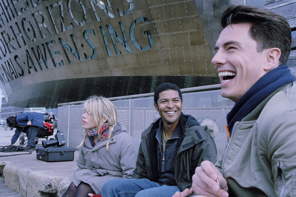 SafeSpaceDrWho's tweet photo. Three lovely behind the scenes photo with Christopher Eccleston, Billie Piper, John Barrowman and Noel Clarke 🥺💜

Their chemistry off screen and on screen is something beautiful 😍 

#DoctorWho #Raxacoricofallapatorius https://t.co/31Z8GZR3kw