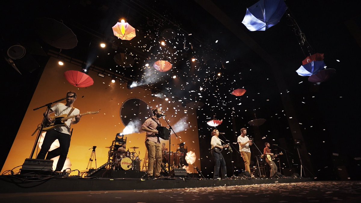 Estem molt contentes perquè hui, a les 00:30h, <a href="/apunt_media/">À Punt</a> ofereix el nostre concert “ELS AMANTS”. 
Un espectacle amb el que vam voler fer un homenatge molt especial a l’Ovidi.

Per a totes les que vau vindre al <a href="/TCalderonAlcoi/">Teatre Calderón</a> i per a les que no vau poder: esperem que elgaudiu!