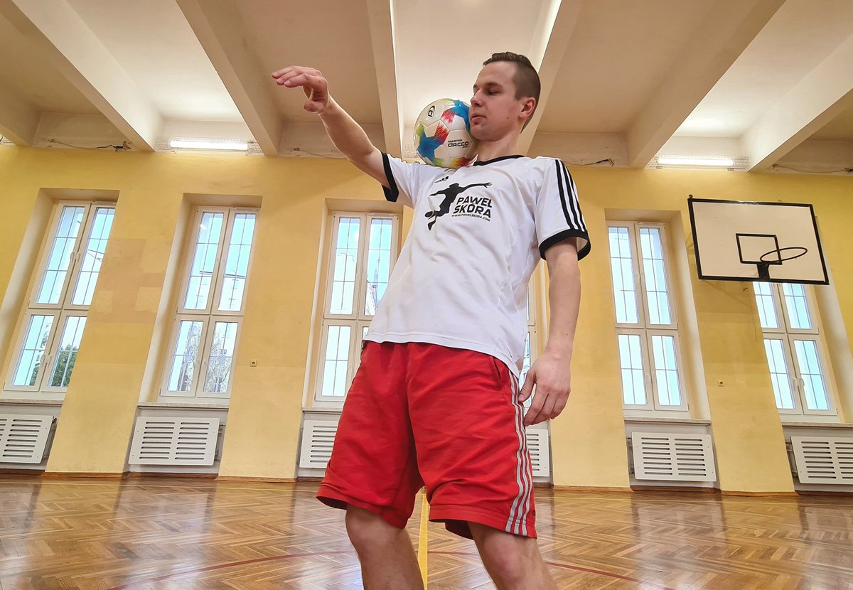 ⚽️😊⚽️😊⚽️😊 #pawelskora #freestylefootball #trikipilkarskie #trening #training #pasja #passion #wroclove #wroclaw #polishboy #polskichlopak #dreamer #followyourdreams #liveyourlife #wieczor #evening #sobota #saturday