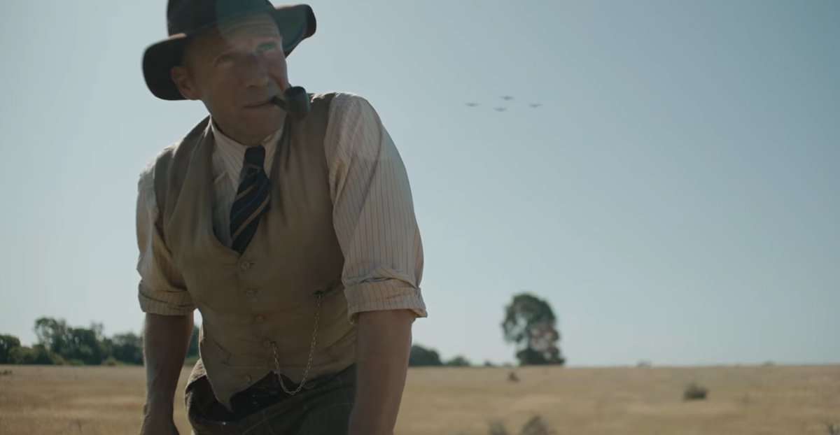 And I don't want to be rude to modern day archaeologists, I love you, I know a lot of you follow me, honest, you do great work... but please, do me a favour and start dressing like this again.Mind you, come to think of it, that goes for all men!And yes that includes a pipe.