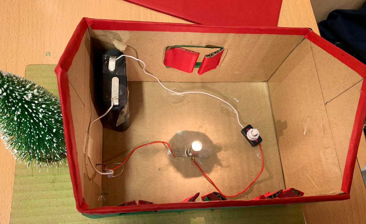 carotechno's tweet photo. Proyectos de 1° ESO tecno. Acabadas las casitas con alarma sísmica inspirándonos en material de @CEFIREambitCTEM , ahora a pensar en el siguiente! https://t.co/H3T7x7zL8z