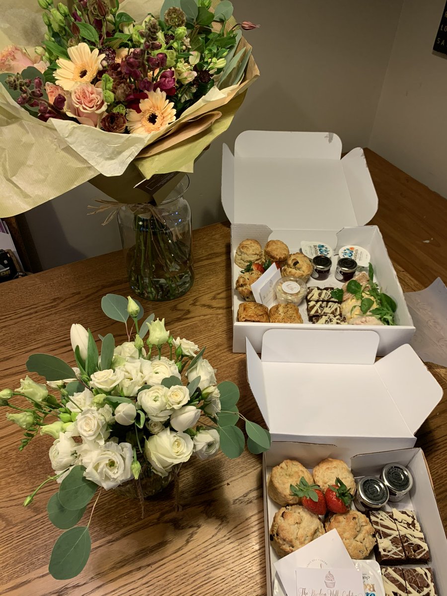 Afternoon teas courtesy of The Bredon Hill Cakery and flower gifts - perfect for any lockdown occasion #eveshamhour #localbusiness