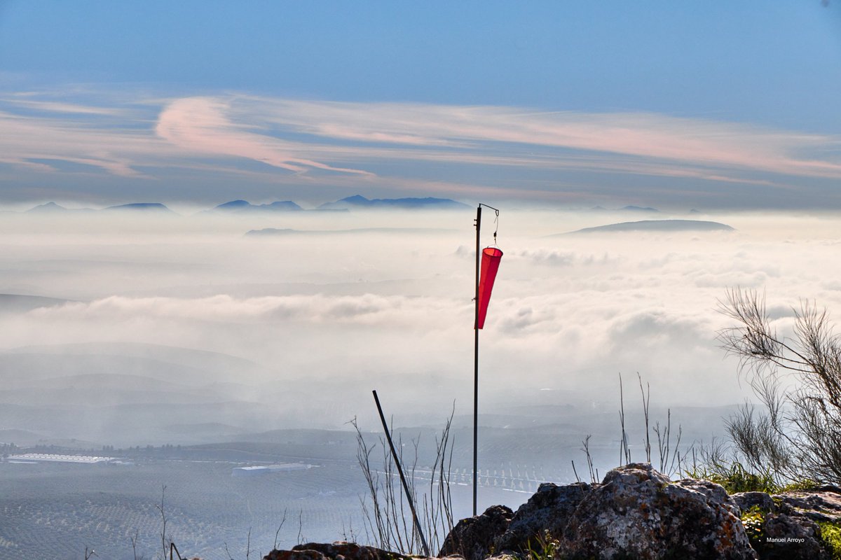 ironcatan's tweet photo. Sierra de Aras @ecazatormentas @lucena_meteo @Turismo_Lucena #turismolucena #canonphotography #subeticacordobesa #subetica #lucena #paisajes #nubes #eos77d https://t.co/iJQfedZ1B1