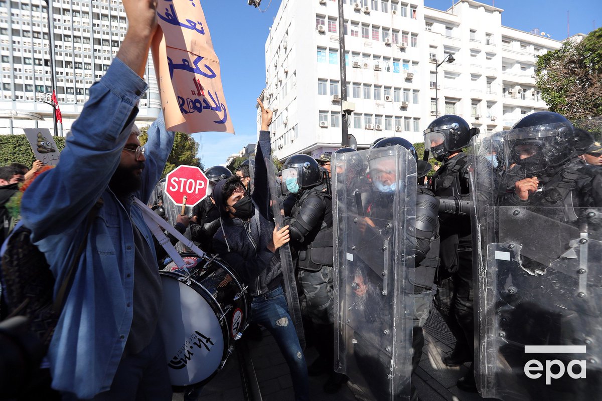 Фейс быть против. Взбунтовавшиеся жители Чехии выдвинули ультиматум против властей.. В Тунисе тысячи снова вышли на протест против президента.