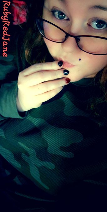 Playtime for today has been postponed to later because my vanilla life job would fall apart without my<a href="/tag/camgirl"class="tags"><span>#camgirl</span></a><a href="/tag/chaturbate"class="tags"><span>#chaturbate</span></a><a href="/tag/showerfresh"class="tags"><span>#showerfresh</span></a><a href="/tag/alwayslate"class="tags"><span>#alwayslate</span></a>