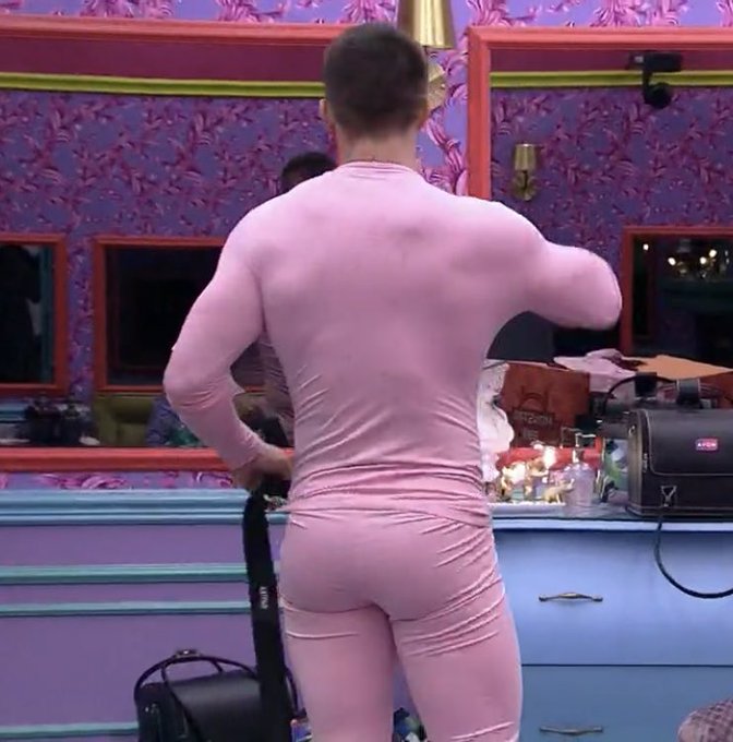 2 pic. Comecei a assistir hoje e já estou adorando 🤤#BBB21 #Arthur https://t.co/swDkmapk4I