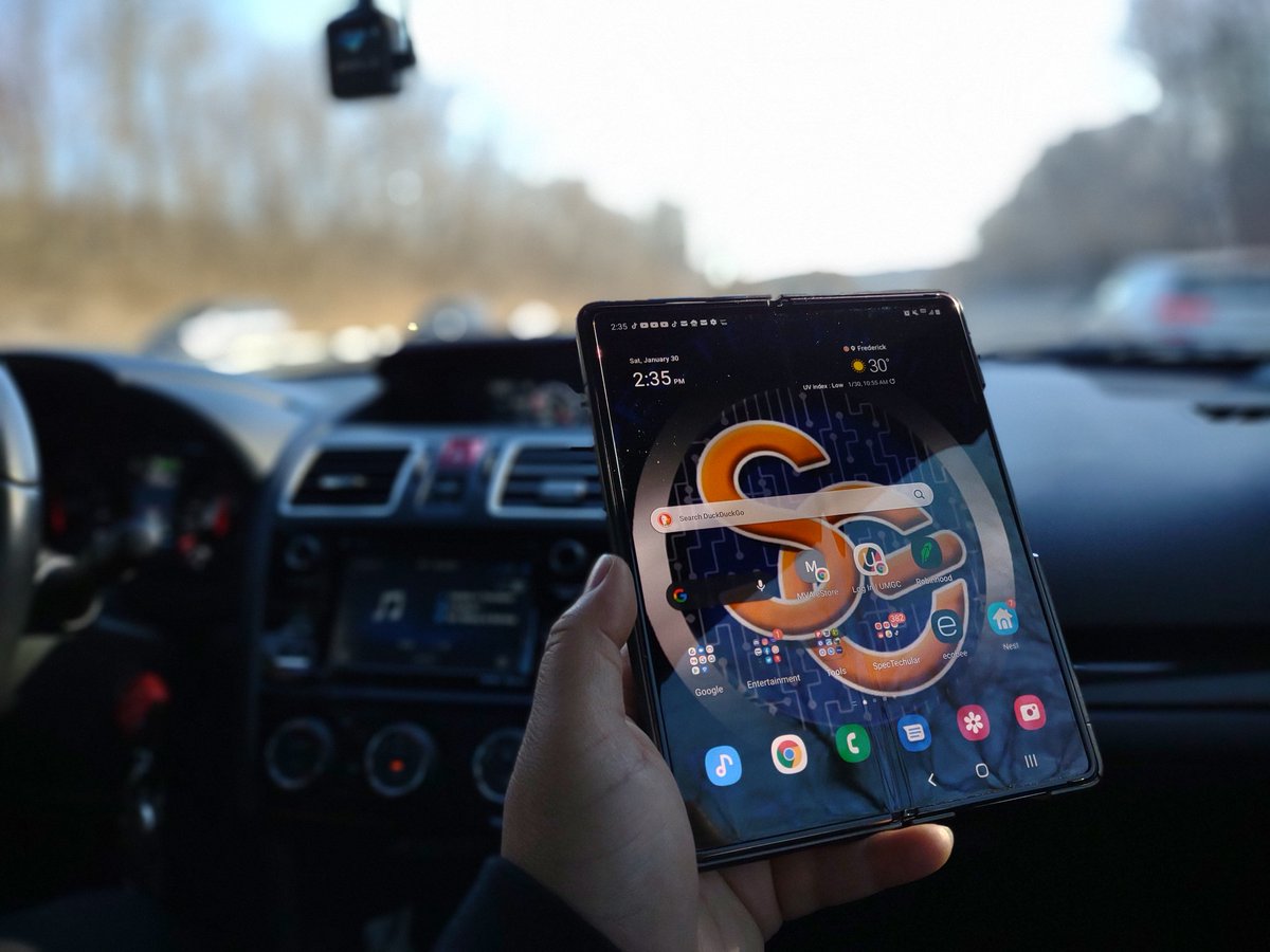 GadgetsSpec's tweet image. Rocking the ZFold2 and the Moto G Stylus today. This was shot on the Moto G Stylus 2021. #TwoPhones #MotoGStylus #SamsungZFold2 #Saturday