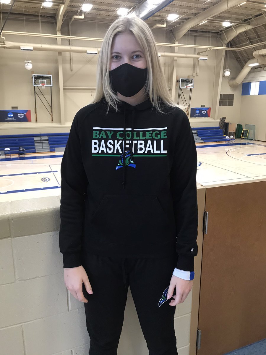 JackHall600's tweet photo. Listen for the pride of Bark River Harris, Lauryn Bloniarz, during our Bay College radio halftime show from Milwaukee. Tune in on FM-106.3 and https://t.co/sirj1I1naW. https://t.co/KD0bbYggEO