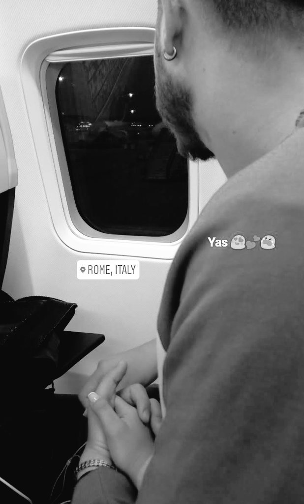Martta_rm's tweet photo. ✨Viajar de la mano con la persona que llevas enamorada cuatro años es de las sensaciones más bonitas e inolvidables que te pueden ocurrir✨ https://t.co/J6r4zVhQI8