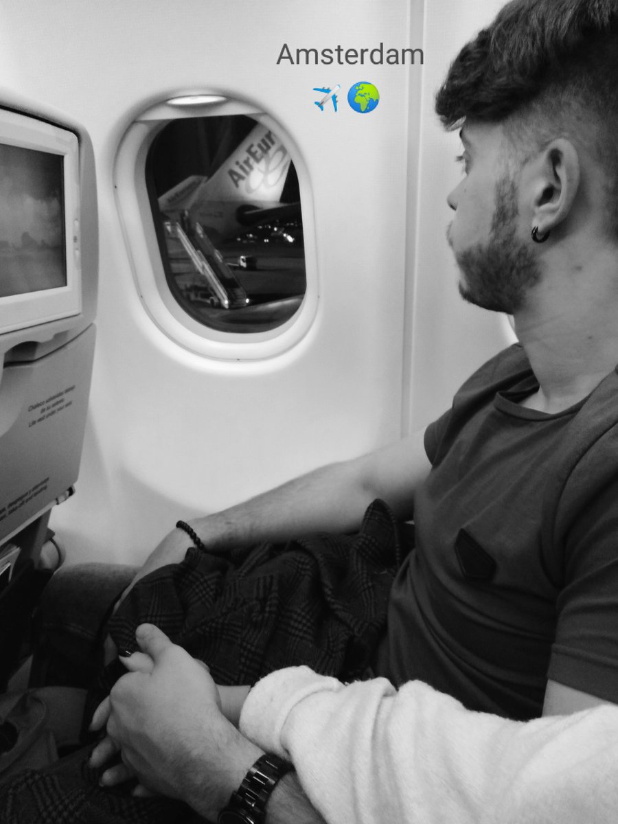 Martta_rm's tweet photo. ✨Viajar de la mano con la persona que llevas enamorada cuatro años es de las sensaciones más bonitas e inolvidables que te pueden ocurrir✨ https://t.co/J6r4zVhQI8