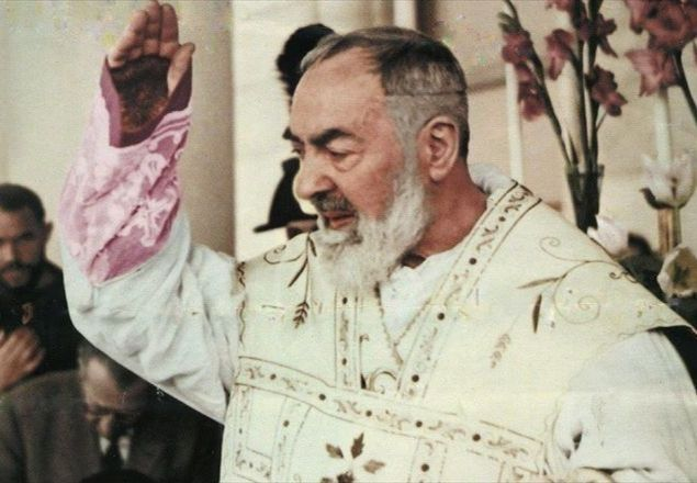 Padre Pio proudly sported stigmata on his palms. Which to his fans were a clear symbol of his closeness to g-d, but... let's say many people doubted it. They were, to many's opinion, just another of the priest's scams. 7/?