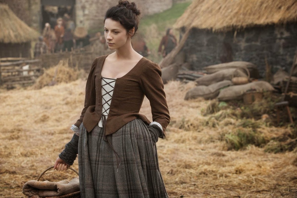 In the first season, Claire frequently wears jacket/petticoat, combos which read as practical, because today separates are a way to create more outfits. In 1740s Britain, looking like you had a lot of different outfits was not such a concern, and gowns were way more common.
