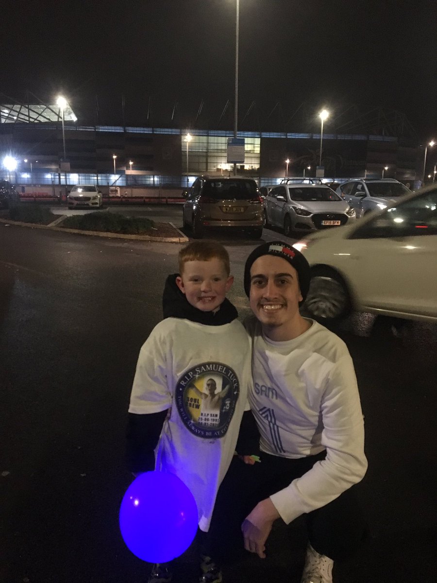 Last send off for my daddy 🕊🙏🏽💙 #FallenBluebird <a href="/CardiffCityFC/">Cardiff City FC</a>