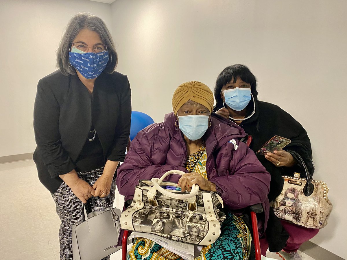 MayorDaniella's tweet photo. To expand equitable vaccine access to all seniors 65+, we are collaborating with community organizations, nonprofits, &amp; faith-based organizations across our county. Thanks to the hardworking team at @JacksonHealth North Dade Health Center for vaccinating 100s of seniors today. https://t.co/P7JU8I3rgk