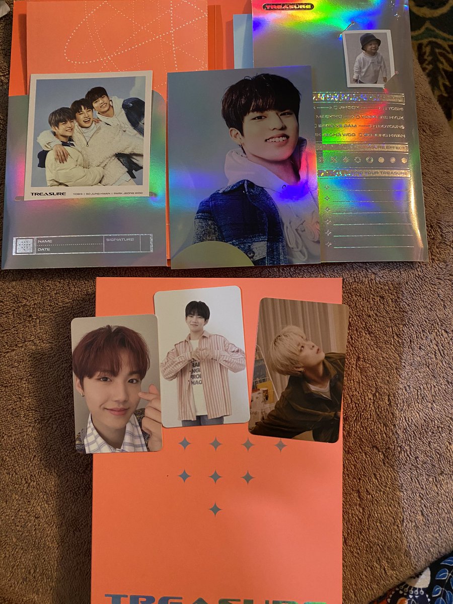 lovelyyeo's tweet photo. just got my albums today🥺thank you @hwazikyu for holding this go. this is my second time buying from her and she never disappoints #LLproofs ✨ https://t.co/94OI8WNGAy