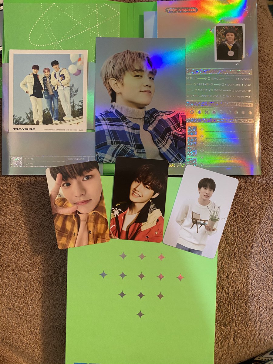 lovelyyeo's tweet photo. just got my albums today🥺thank you @hwazikyu for holding this go. this is my second time buying from her and she never disappoints #LLproofs ✨ https://t.co/94OI8WNGAy