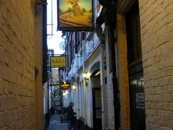 The other High alleyway pub is the Wheatsheaf, aka central Ox's only dive and also a great small music venue. Purportedly the meeting place for Oxford's BDSM community and events, you can thank my ex-girlfriend and a now famous male Political Commentator for that tidbit.