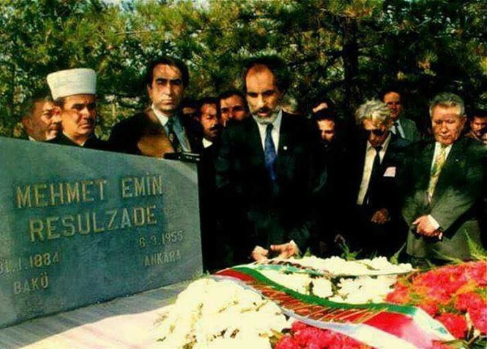 aze_nakhchivan's tweet photo. Azərbaycan Cümhuriyyətinin banilərindən biri Vətəni üçün çalışan böyük şəxsiyyət Məhəmməd Əmin Rəsulzadənin (31 yanvar, 1884) 137 illiyidir. Daim yaşa! 🇦🇿 https://t.co/HwAxTOjZaO