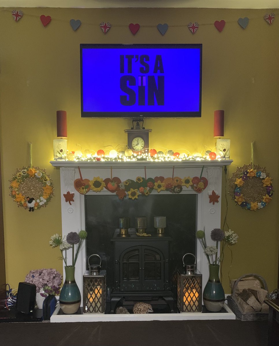 bookwormmumof2's tweet photo. #SaturdayVibes #saturdayviewing #saturdaynight #itsasin #channel4 https://t.co/U7B0I3DwEx
