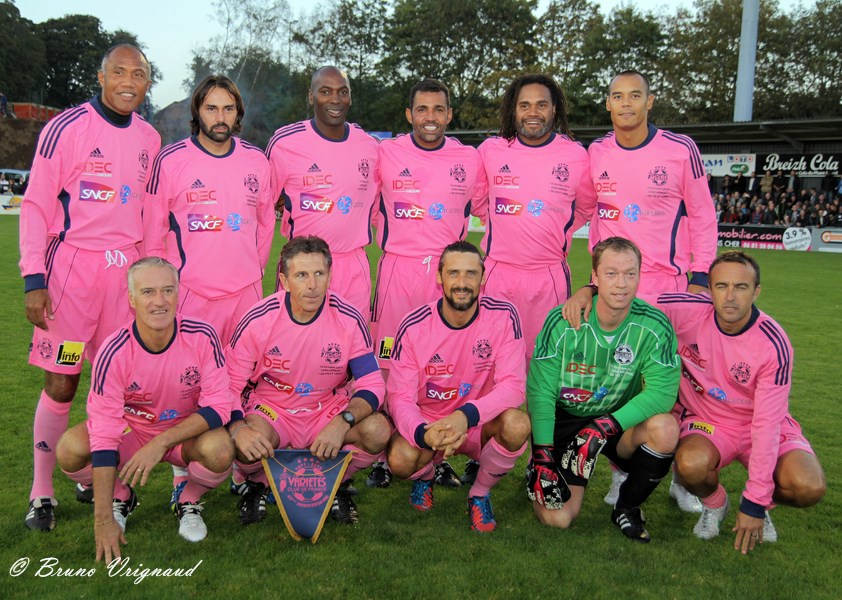 BVendroux's tweet photo. 🔙📸ARCHIVES
Le @VarietesCF à @villeconcarneau en 2015 avec #Kombouare @ReynaldPedros #Billong @sonnyanderson10 @Karembeu @gregorypaisley #Deschamps #Puel #Andre #Schille #Pignol
💶30 000euros pour @plus_de_vie et #URMA
Match spécial pour #DD sur les terres de sa belle famille https://t.co/fKd5jrAr3i