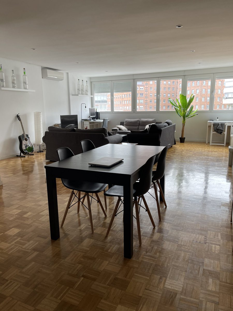 Dani_64's tweet photo. A T E N C I Ó N
Buscamos compi de piso para una habitación que se nos queda libre en Diego de León. 
El piso es muy grande y luminoso, tiene tres baños y calefacción central. 
Somos tres chicos muy majos y en nuestro salón ondea la 🏳️‍🌈 
RT please 🙏🏻
Más info DM 📩 https://t.co/FwjL9MU2Fz