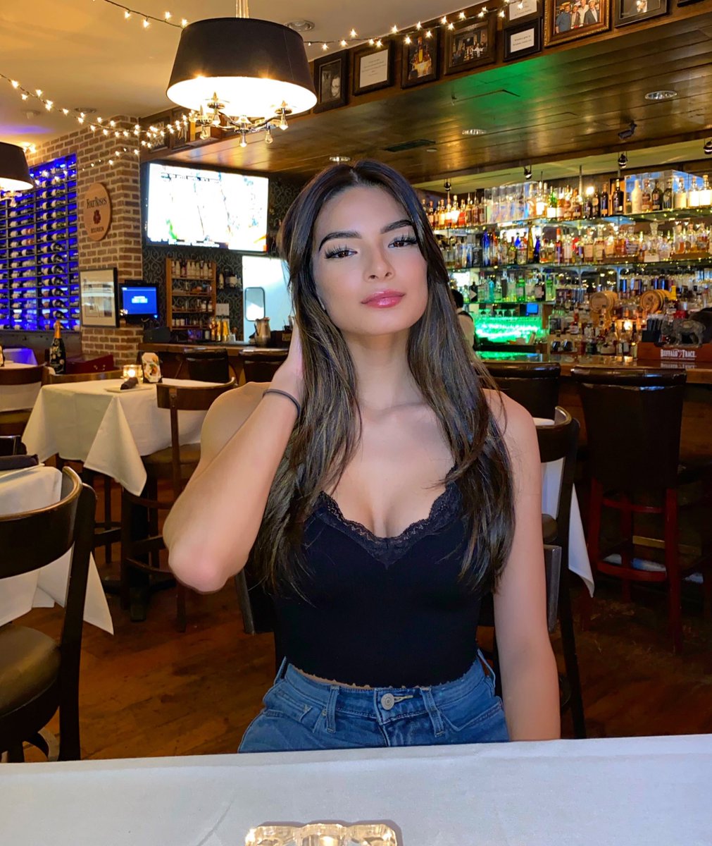 alyssaxmarie_'s tweet photo. pov you’re on a date with me https://t.co/Mr6HAHMVVS