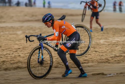 sportfotonl's tweet photo. Dag 1 #wkveldrijden #Ostend2021 https://t.co/cN43ayDkYQ
#cxworldup #veldrijden #teamnl #knwu #cyclingonline Titel voor #lucindabrand en #pimronhaar https://t.co/rECPF3Q9IB