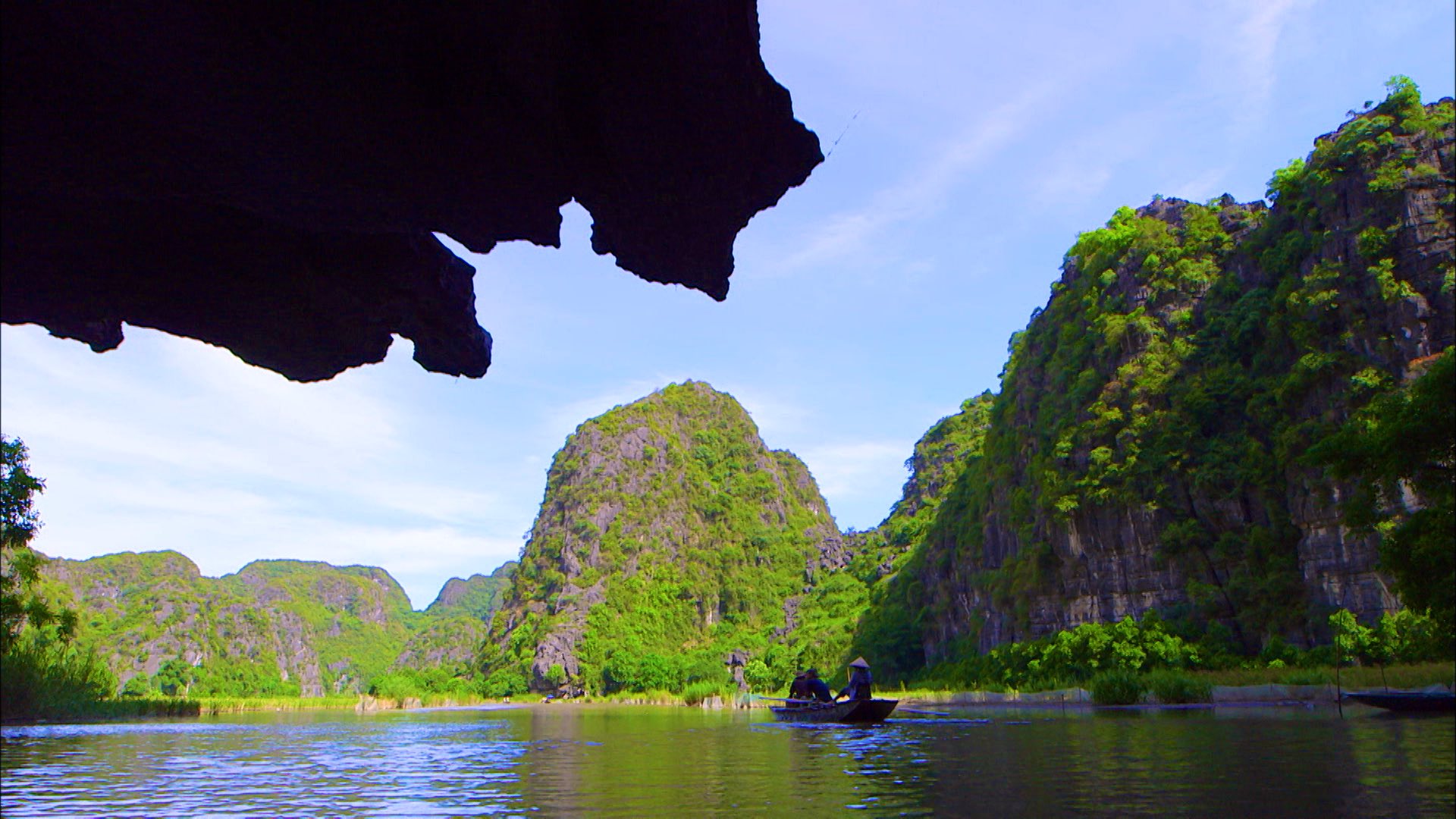 世界遺産 ベトナム チャンアンには岩山の地下を流れる洞窟河川がいくつもあります 小舟で入って行けるものも多く 内部は鍾乳石だらけ 鍾乳洞の中を川が流れていたのです 洞窟河川が生んだ絶景の渓谷 今日午後6時放送です 世界遺産 ベトナム 世界遺産 ベトナム チャンアンには岩山の地下を流れる洞窟河川がいくつもあります 小舟で入って行けるものも多く 内部は鍾乳石だらけ 鍾乳洞の中を川が流れていたのです 洞窟河川が生んだ絶景の渓谷 今日午後6時放送です 世界遺産 ベトナム
