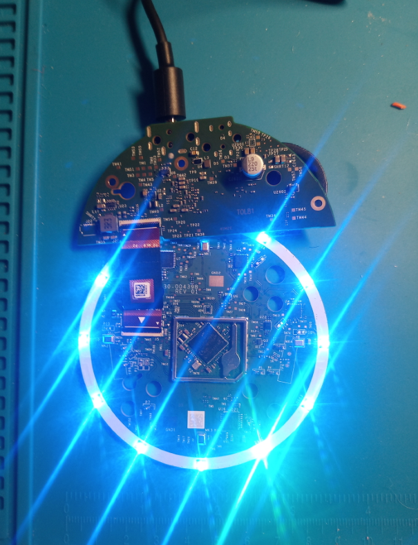 after some screws it is there and blinking ...