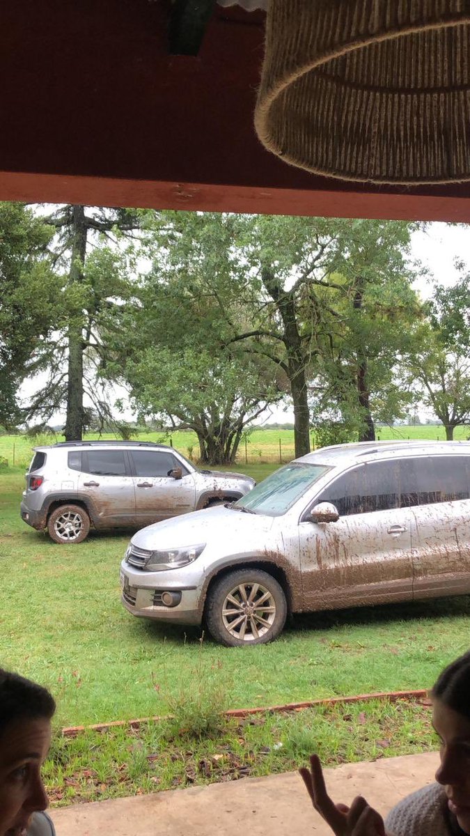 inspectoraereo's tweet image. Y en un día de lluvia, en algún lugar de la provincia de Buenos Aires. Dos Encajadas en el barro y una limpita pasó sin problemas por el mismo lugar. Jero me dio mucha confianza en su crítica y así fuimos💪 @Autoblogcomar