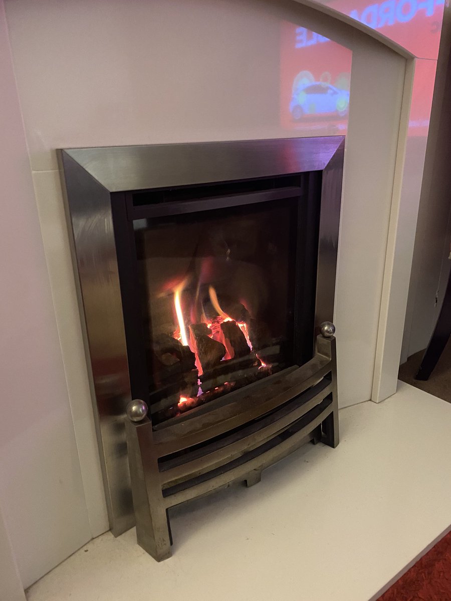 traymca's tweet image. Bit chilly so put new batteries in the gas fire #toasty #RemoteControlFire