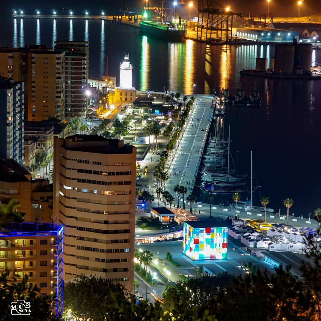 #Málaga vestida de #noche ✨
Foto <a href="/aggnova/">TOÑI</a> 
#malagaconacento #buenasnoches