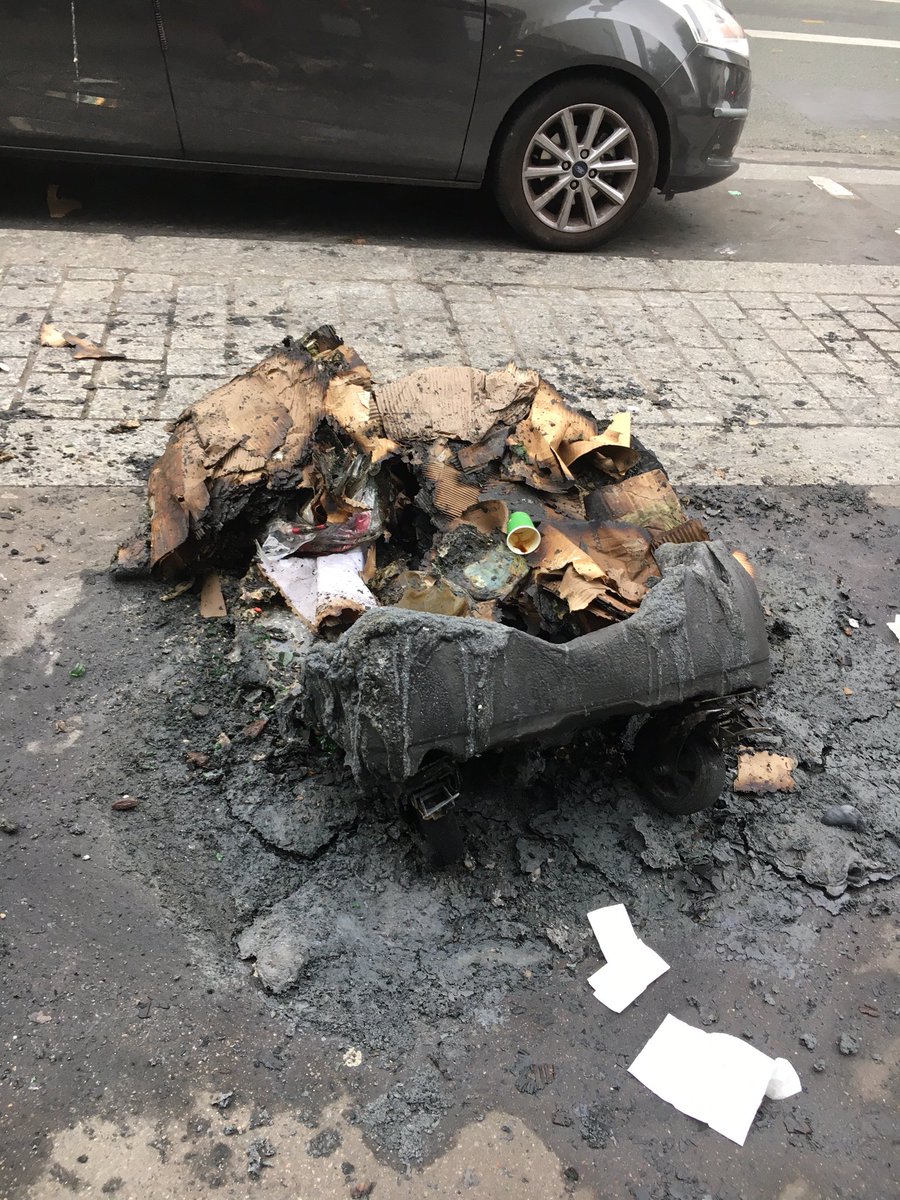 VeroChartier19's tweet photo. Sinon pour la peste, le typhus 🐀 et le choléra qui nous guettent à #pariscrasse quelles couleurs seront choisis... commencez par balayer 🧹 devant votre porte.. enfin devant les portes du #FarEst!🤦🏽♀️
🤡#ParisHorsDuCommun 🔚🔚🤢 https://t.co/shdhXsuQc1