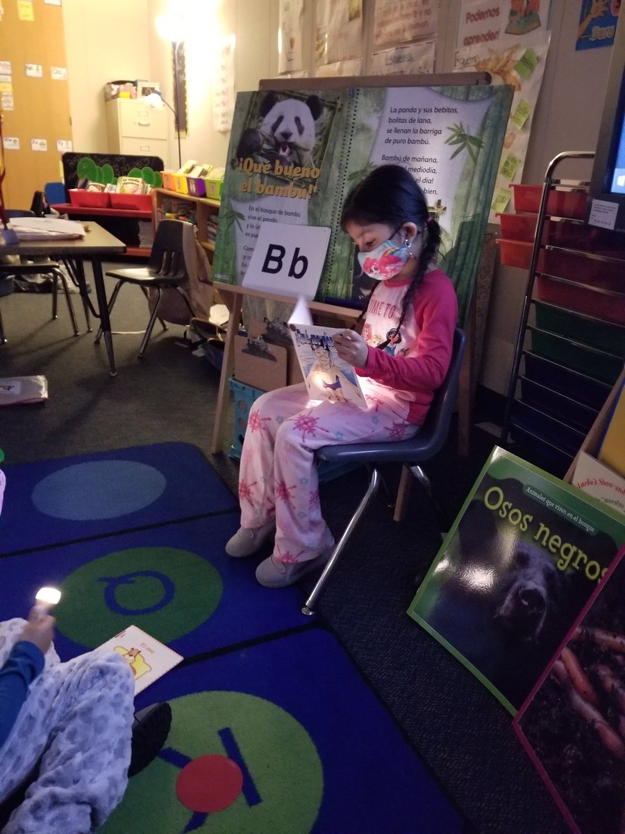 akemper17's tweet photo. Our reading and writing celebrations were a success, loved seeing my bil kids (f2f and connect) share their favorite books and writing with their classmates. @CFISDPost , @CFISDELs, @GR_Houston 
#bloomingpatriots https://t.co/a3KYKEn8PN