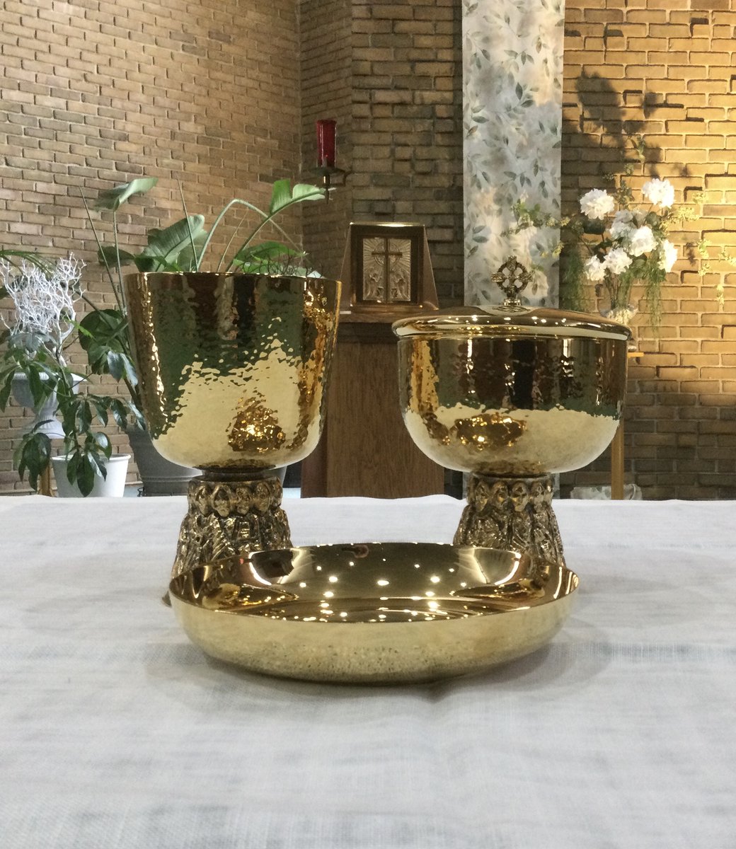 StMaryJoy's tweet photo. Fr. Shafique would like to thank everyone who donated to the Chalice and Ciborium sets that our parishioners gave to him to commemorate him becoming a citizen of the USA. #StMaryCOOJ https://t.co/7QY9CcKNC5