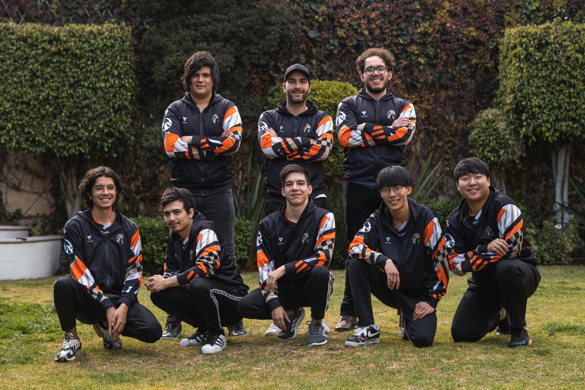 EstralEsports__'s tweet photo. Detrás de este equipo de trabajo hay sueños, trabajo duro, pasión y mucha, pero mucha hambre de victoria. 

Hoy #SomosEstral , que les vaya increíble en su debut.🦅

¡Inicia nuestra partida, vayan a apoyar!🙌🏼

🖥 https://t.co/jthri3oBpd 

#GoEstral @LLA https://t.co/gZHrJOciNM