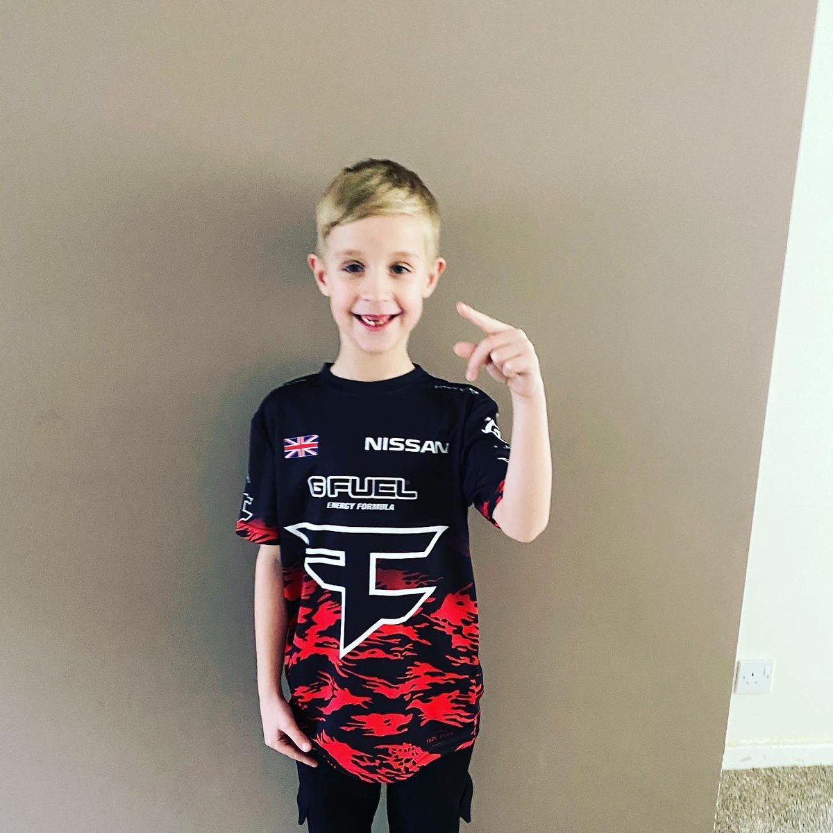 vwtheo1's tweet photo. I was so brave in hospital, when I got home I had a special gift waiting @FaZeClan #fazeup #fazeclan #fazemerch https://t.co/IrGoeGhdO9