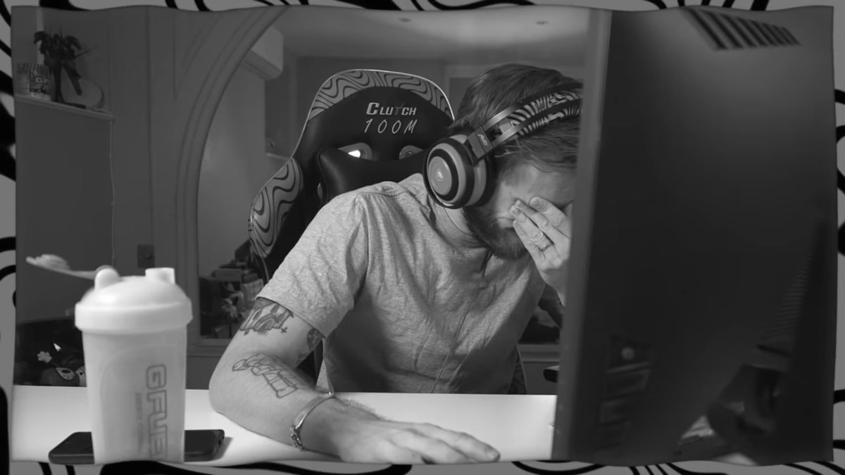 in 2020- FLOOR GANG AUGH played some more minecraft: met a bee -> named it to pfft -> then pfft drowned also won the most handsome face of 2020 ( idk what happened in 2020 tbh )