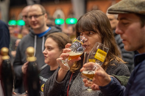 MancBeerFest's tweet photo. Missing your friends?
Why not join each other virtually at one of our #MPMF events? Book and the beers/ciders will be delivered to your doors.
Then enjoy the rest of the drinks over different nights, connecting with Zoom, Skype, Teams...
#PubsMatter
https://t.co/y8UAIJiWL4 https://t.co/vZSYrTbY1X