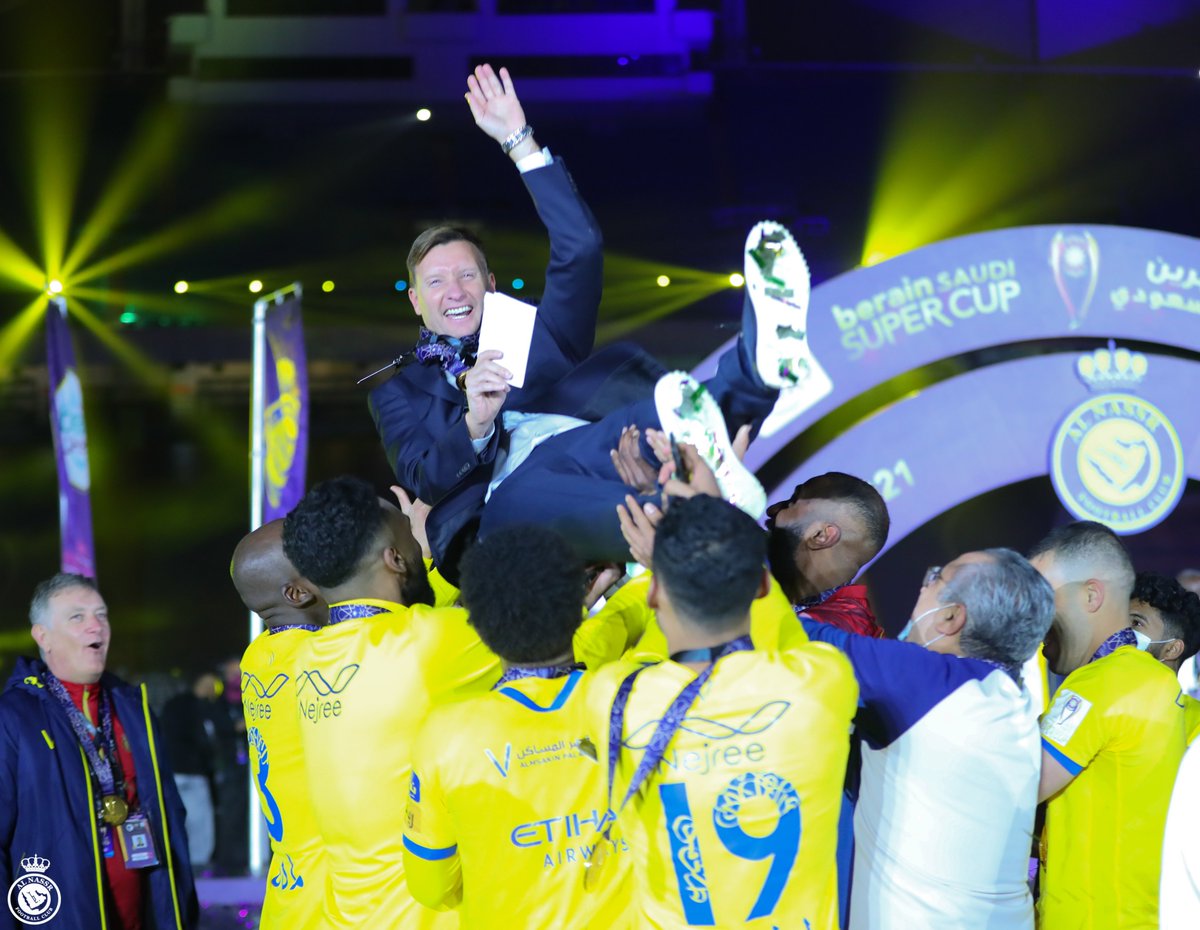 AlNassrFC's tweet photo. وش جديدك يالرياض ؟ 🤩
كبيييييرك .. متوّج بالذهب 🏆
#النصر_بطل_السوبر https://t.co/zYrVDUzz2Q