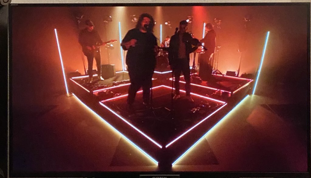 Sweet SWEET sounds from @ElephantSession for <a href="/ccfest/">Celtic Connections</a> with just the most epic light fest from <a href="/LunasGary/">Gary Ebdy</a> 👌👌👌