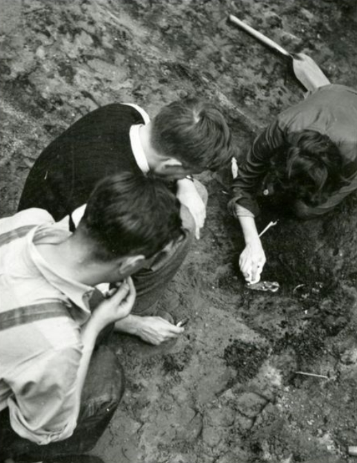 I wouldn't let her anywhere near my archaeological site dressed like that.Looks a bit off.On the right one confirmed and one possible photo of the real Peggy at the site in 1939.Much more practical and conservative clothing, perhaps not sexy enough for Netflix?