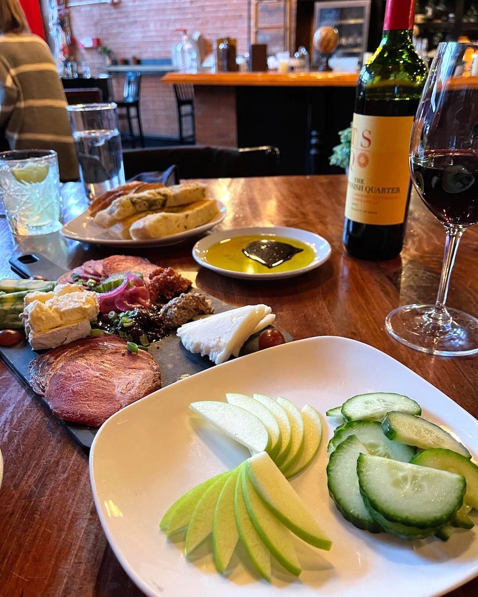 elmorotavern's tweet photo. Thanks to @audballcj on IG for sharing the 😍view from their table last night! #visitdurango #durangoco #durangocolorado #downtowndurango #durango #sodurango #exploredurango #durangodining #durangoeats https://t.co/2fMMUX8FFW